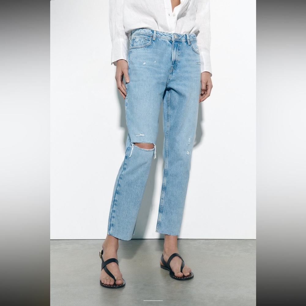 Zara RIPPED MID-RISE STRAIGHT LEG JEANS - Washed Effect - Size 8